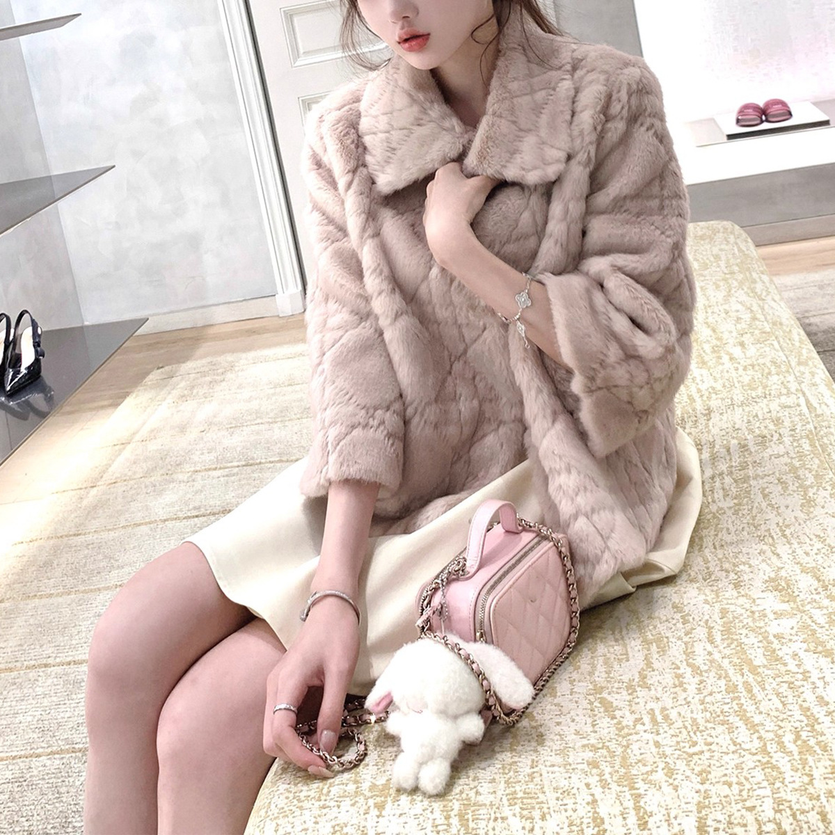 纱绘子小姐 轻奢粉色环保皮草大衣女冬季新款千金感短款毛毛外套