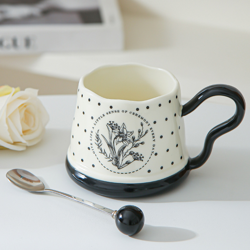 Tazas de cerámica de alto valor nominal tazas de café tazas de leche de alto nivel de sensación de taza de agua casera regalos de mano al por mayor