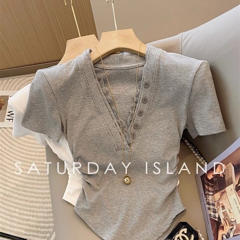 French Retro Design Lace Splicing V-Neck Short-Sleeve Summer T-Shirt for Women with Shoulder Pads, New Niche Ruched Slim-Fit Top French Retro Design Lace Splicing V-Neck Short-Sleeve Summer T-Shirt for Women with Shoulder Pads, New Niche Ruched Slim-Fit Top