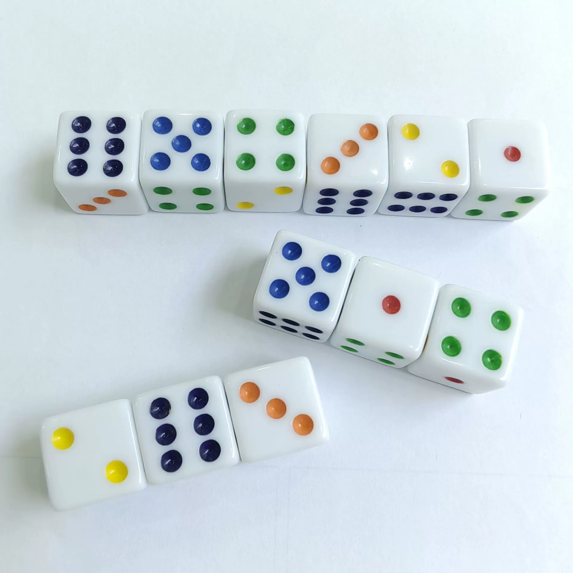 Акриловые новые материальные кости 6 цветных точек под прямым углом цветные игровые аксессуары для шахмат в наличии поставка заводская цена
