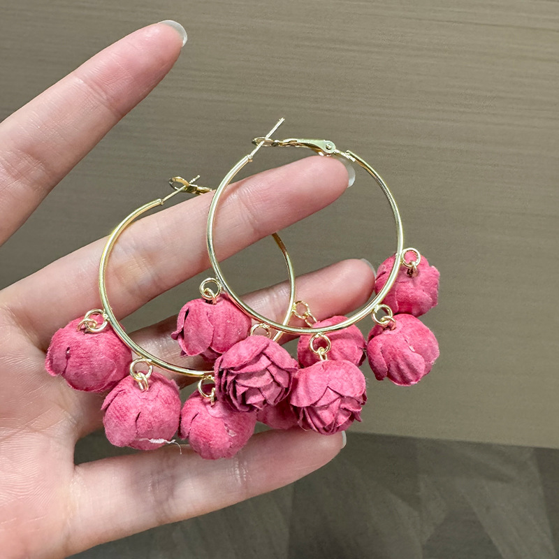 Elegant Niche Eternal Flower Pendant Circle Earrings Hong Kong Style Retro Internet Celebrity Fashionable Earrings Exquisite Unique Earrings for Women