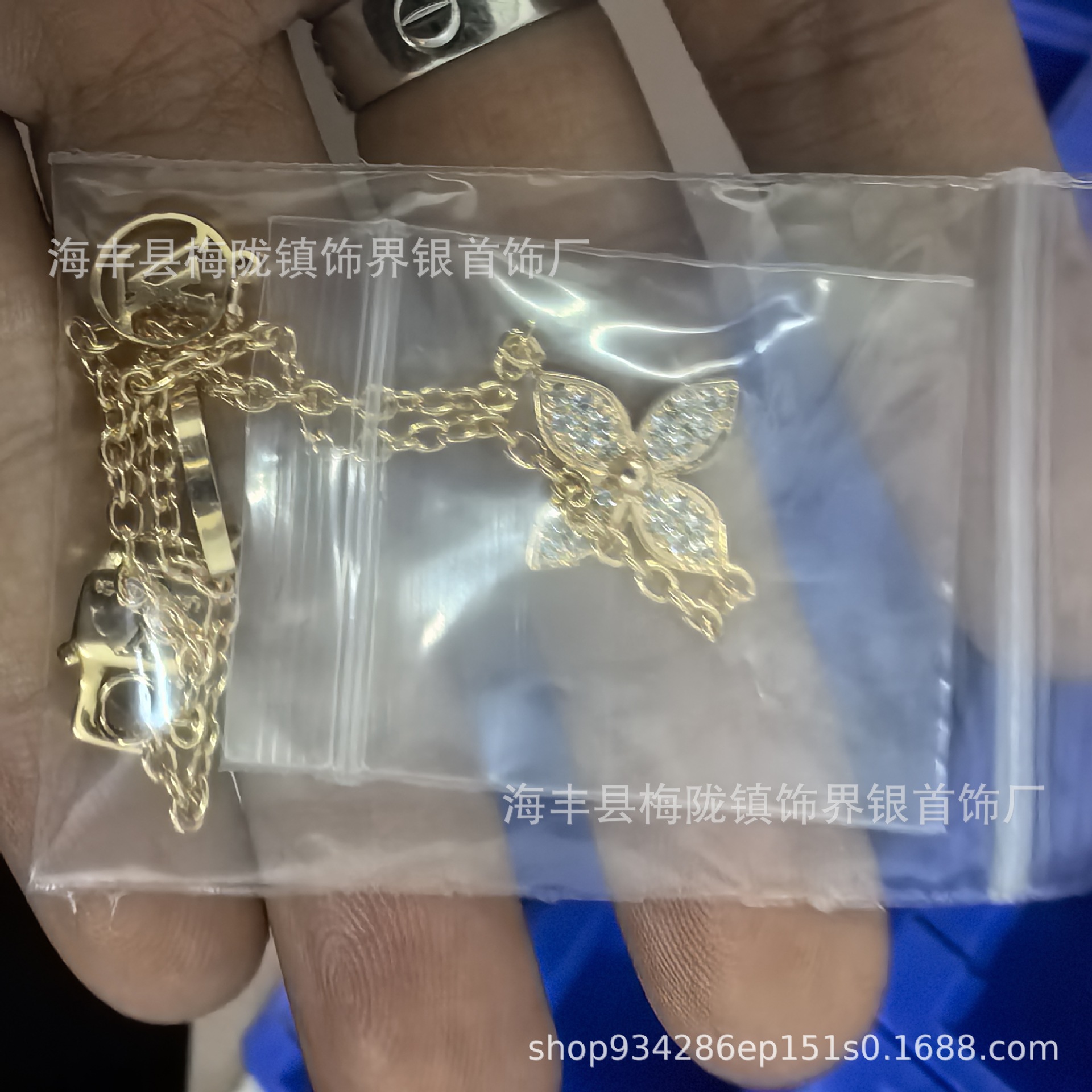 Donkey Familyの新作高級版四つ葉のクローバー五花ブレスレット、女性用18金メッキ、オールドフラワーパウダーシェルネックレス、アマゾナイトイヤリング