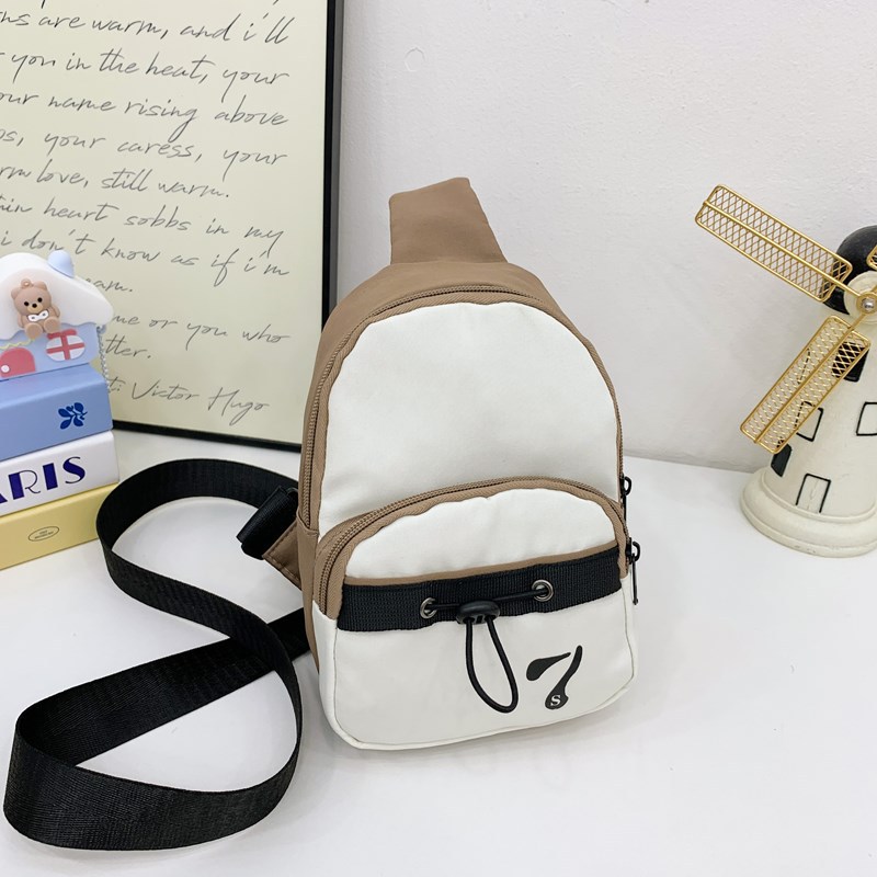 Versión coreana del popular bolso de pecho para niños y niñas, mini bolso de mensajero para niños de color de contraste de moda 2025 nueva tendencia de monedero para niños