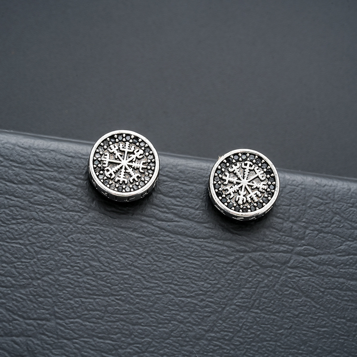 Clip magnetiche per uomo, polsini alla moda per donna, gioielli per orecchie non forate dal design unico_voghion.com