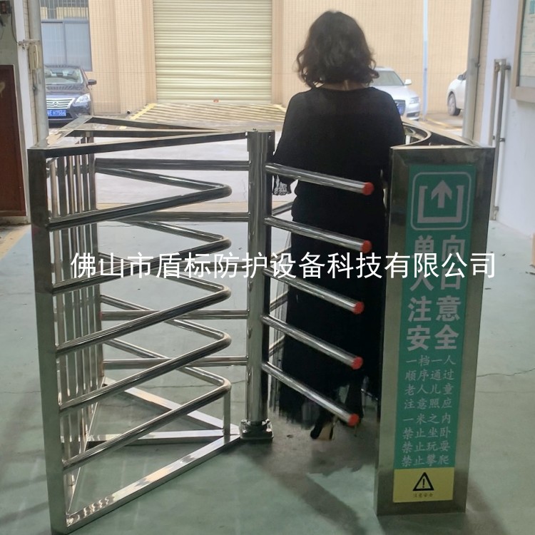 盾标防护生产超市医院景区工厂车站单向进出通道半高不锈钢转闸门