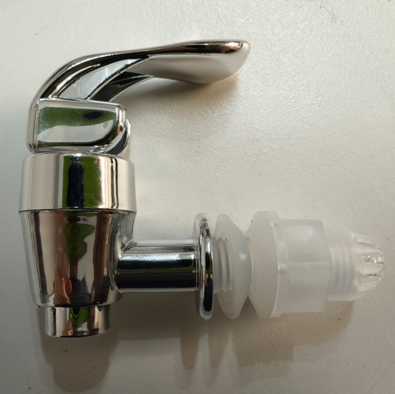 Direct supply of plastic faucets for wine bottles, wine cans, beverage bottles, and cold water bottles. Wholesale of silver accessories Application Scenario