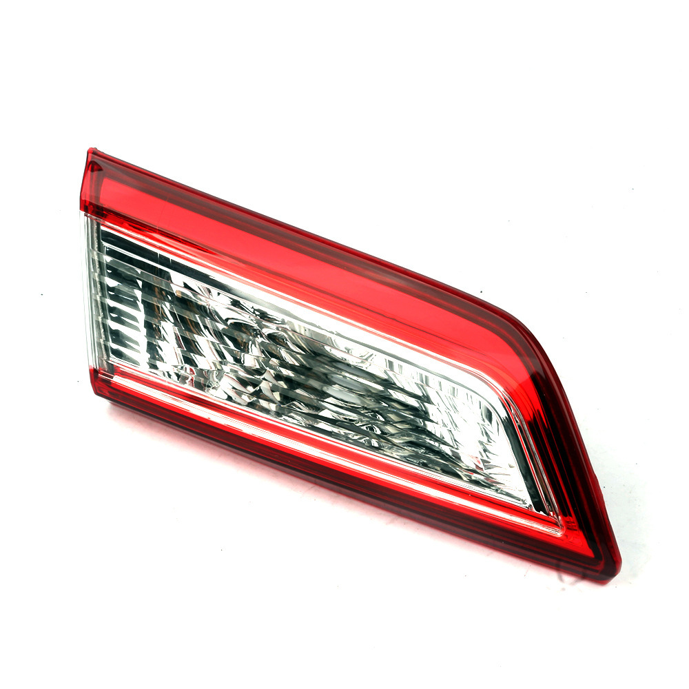Aplicable a Toyota 12 / 13 / 14 Middle East Camry Interior Light End Half Assembly Reverse Light Case Tail Cover Light