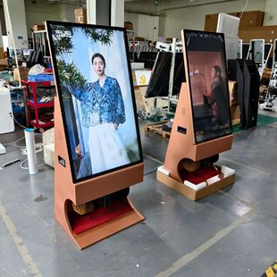 43inch Vertical Shoe Shine Advertising Machine Beveled Gold Model Hotel Shopping Mall Cleaning Leather Shoes Intelligent Marketing Robot Screen