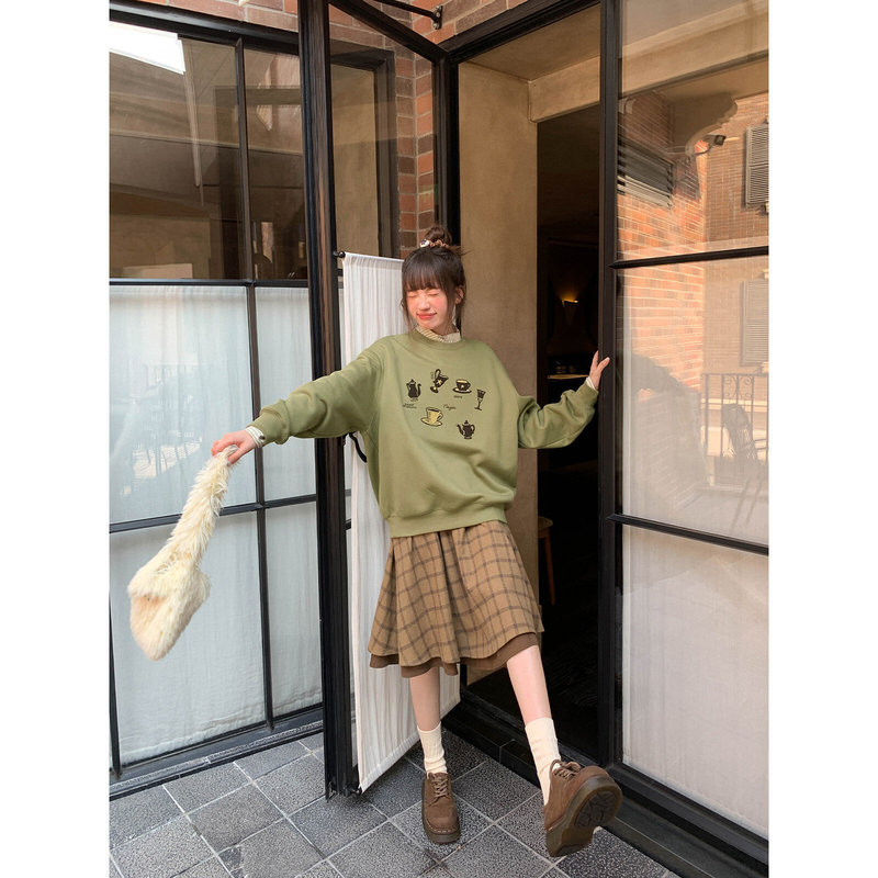 Color-blocked toothbrush embroidery casual long-sleeve sweatshirt for women, autumn/winter new style, loose fit, slimming effect, fleece-lined top Color-blocked toothbrush embroidery casual long-sleeve sweatshirt for women, autumn/winter new style, loose fit, slimming effect, fleece-lined top