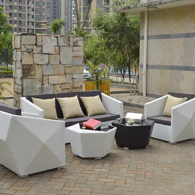 Balcón al aire libre patio jardín sofá de caña combinación de mesa de té creativo arte de caña moderno ocio muebles de caña sofá
