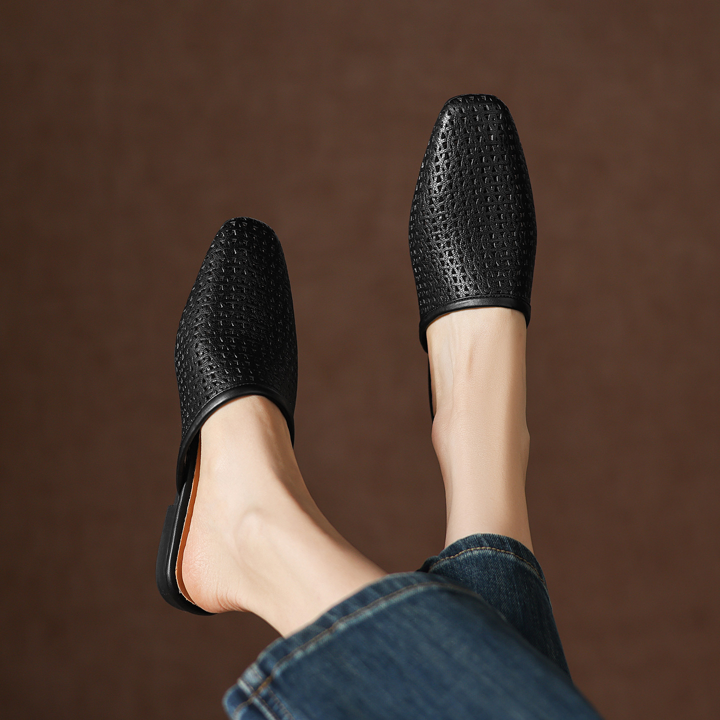 Dép sandal nữ quai chữ V đế bệt da bò mùa xuân hè — đen