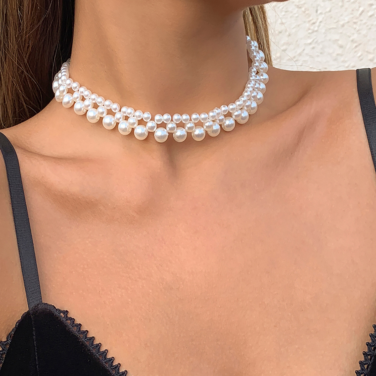 European And American Baroque Imitation Pearl Clavicle Necklace display picture 2