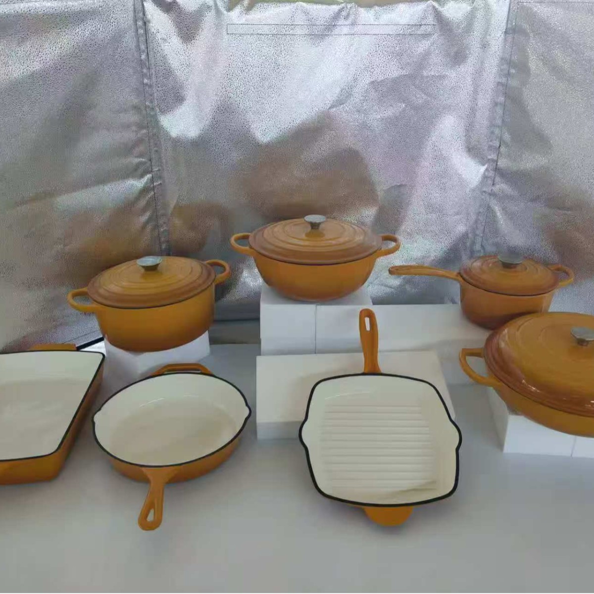 Fabricante de suministro de hierro fundido esmalte plato de pescado suministros hoteleros al por mayor de alta cubierta de vidrio de silicio no pegajoso olla