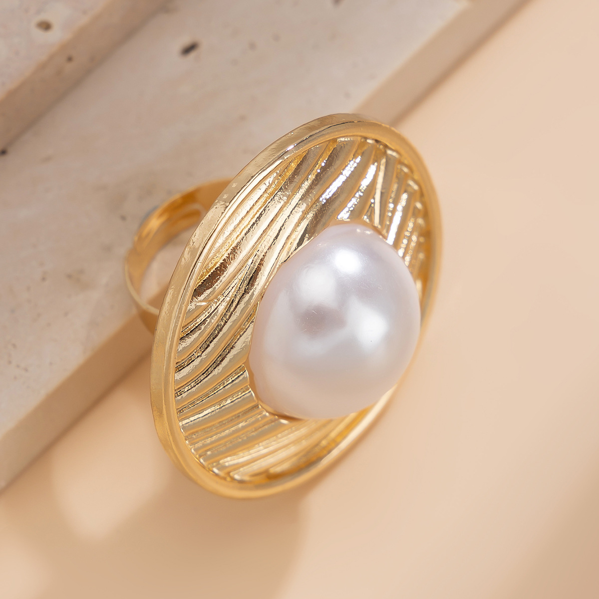 20g Weight Artificial Pearls Inlay Material Open Rings Classification 1 Piece Quantity Banquet, Travel, Selfie Occasion Alloy Material Leaf Pattern Women's Gender Plating Design Elegant, Lady, Simple Style Style Elegant Lady Simple Style Leaf Alloy Plating Imitation Pearl Women's Open Rings 6