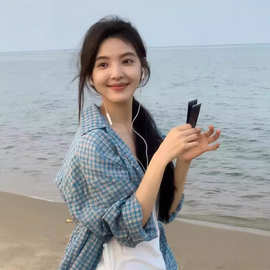 蓝色格子衬衫上衣女2024新款早秋薄款慵懒风休闲宽松衬衣防晒外套