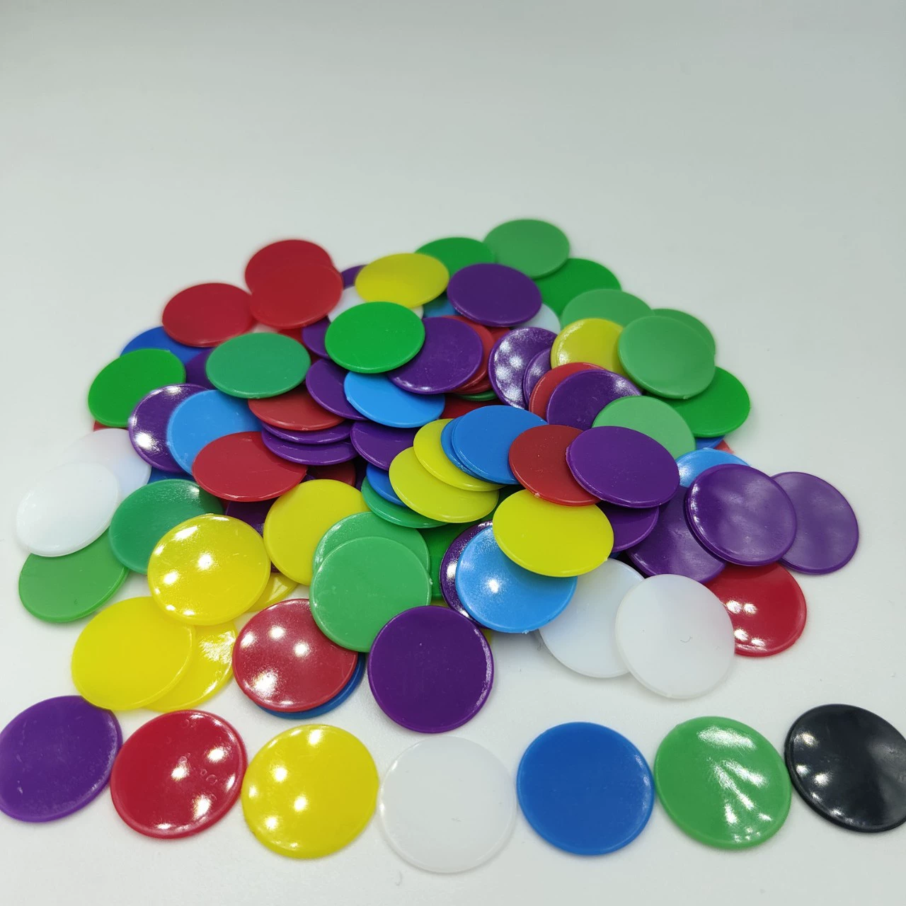 19 мм сплошной цвет чип кусок Маленький круглый кусок BINGOU пластиковый кусок игрушки аксессуары