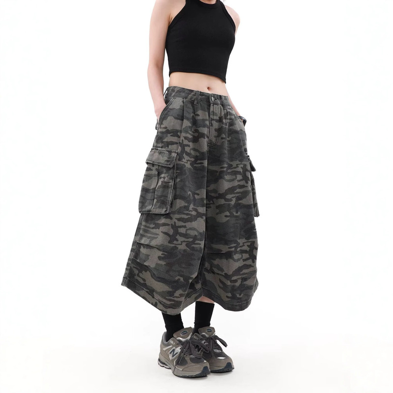 Trendy American-Style Camouflage Denim Shorts for Men and Women, Retro Large Pocket Cropped Pants, High Street Wide-Leg Straight Workwear Shorts Trendy American-Style Camouflage Denim Shorts for Men and Women, Retro Large Pocket Cropped Pants, High Street Wide-Leg Straight Workwear Shorts