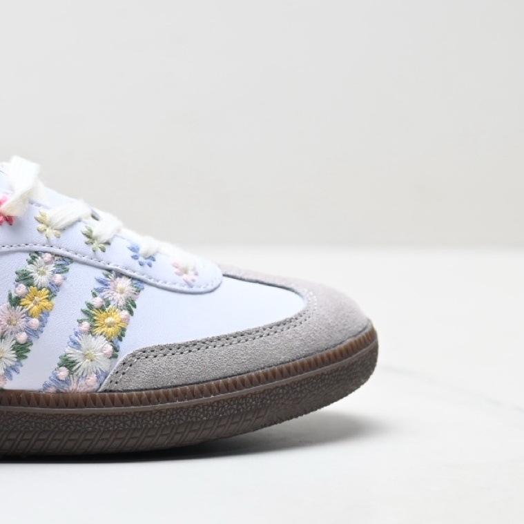 Real shot consultation customer service-19