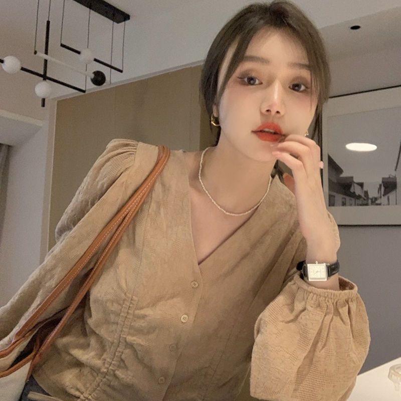慵懒复古长袖V领卡其衬衫女设计感小众2025早秋新款衬衣外套上衣|undefined