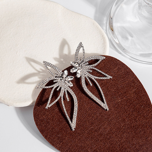 American metal style fishbone earrings, silver needles, stars, flowers, colorful diamonds, sparkling earrings, personalized exaggerated jewelry wholesale