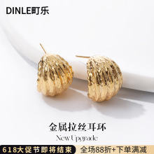 �¿������˿����С�ڸ߼��м�Լʱ��ͨ��������Ƹ��䵭�����Ů