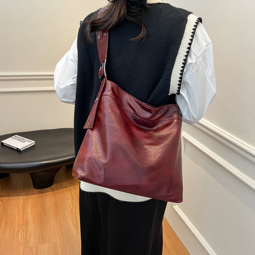 Simple large capacity bag for women's new retro shoulder bag high-quality texture fashionable commuter crossbody bag