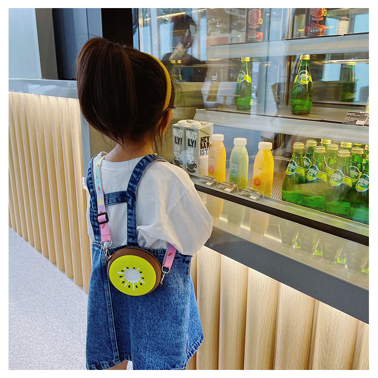 New Cartoon Colorful Kiwi Children's Shoulder Bag Wholesale Nihaojewelry display picture 1