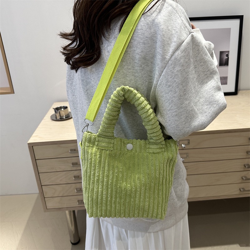 2024冬の新型小衆小清新バケツバッグカジュアル斜め掛けバッグかわいいファッションハンドバッグバケツバッグ