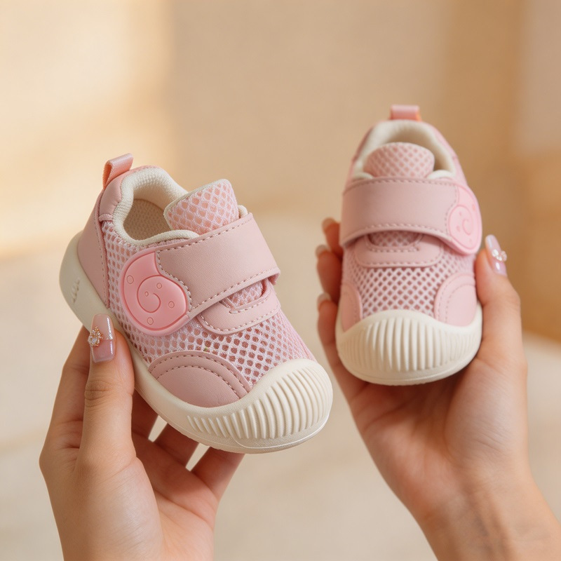 Zapatos infantiles para bebés de niñas 2026 verano nuevos zapatos casuales transpirables de malla para niños zapatos deportivos de moda para niños