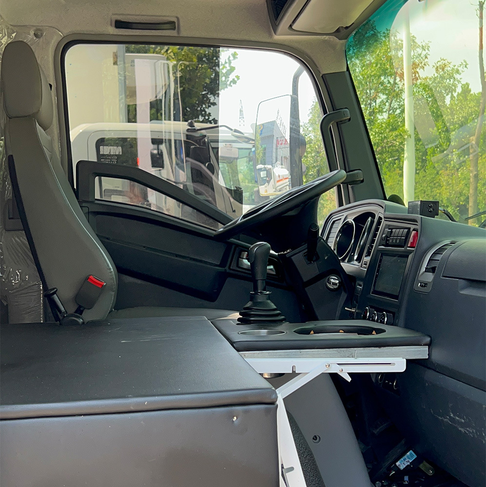 Market for HOWO front-four-wheel-rear-eight-wheel engineering dump trucks, transport vehicles, small cars, genuine XCMG cranes, motorcycles, and hand-operated vehicles