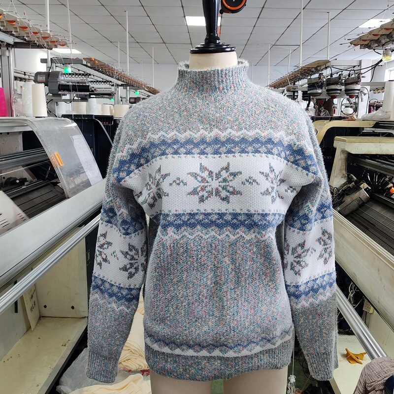European and American Christmas Knitwear 2025 Autumn and Winter Thick Jacquard Loose New Half Turtleneck Snowflake Knitwear Women's Loose Type European and American Christmas Knitwear 2025 Autumn and Winter Thick Jacquard Loose New Half Turtleneck Snowflake Knitwear Women's Loose Type