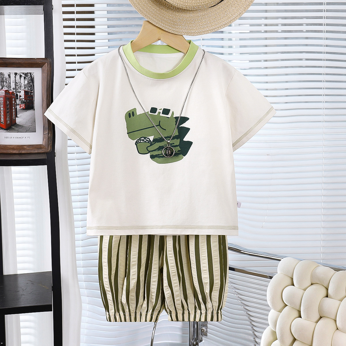 Traje de manga corta para niños, verano nuevo estilo, pantalones cortos para niños, estilo occidental, pantalones de verano para bebés, ropa suelta para niños al por mayor