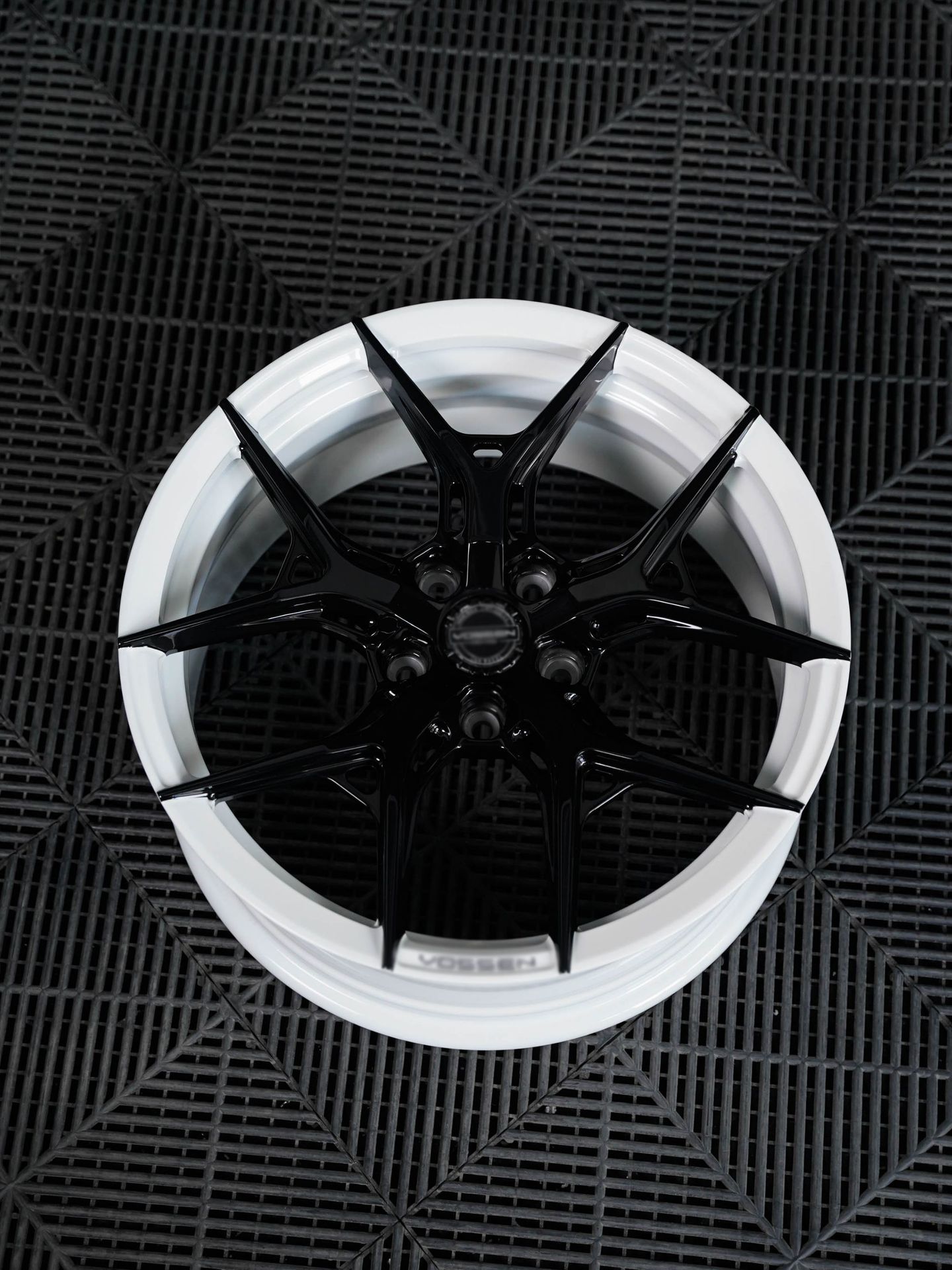 Customized cross-border car wheel hubs for travel RVs and SUVs, full-size mechanical matching steel rims and wheel hubs customization