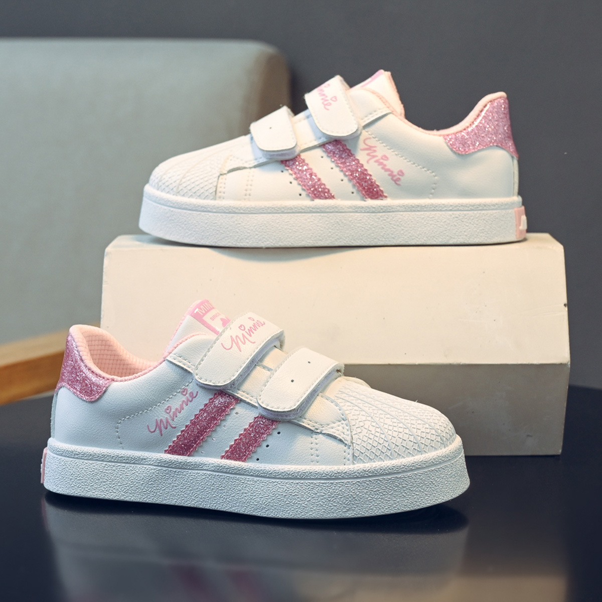 Shell Head per bambini 2023 Primavera/Estate Nuovi ragazzi e ragazze Velcro Suola morbida Piccola tavola sportiva coreana traspirante bianca_voghion.com