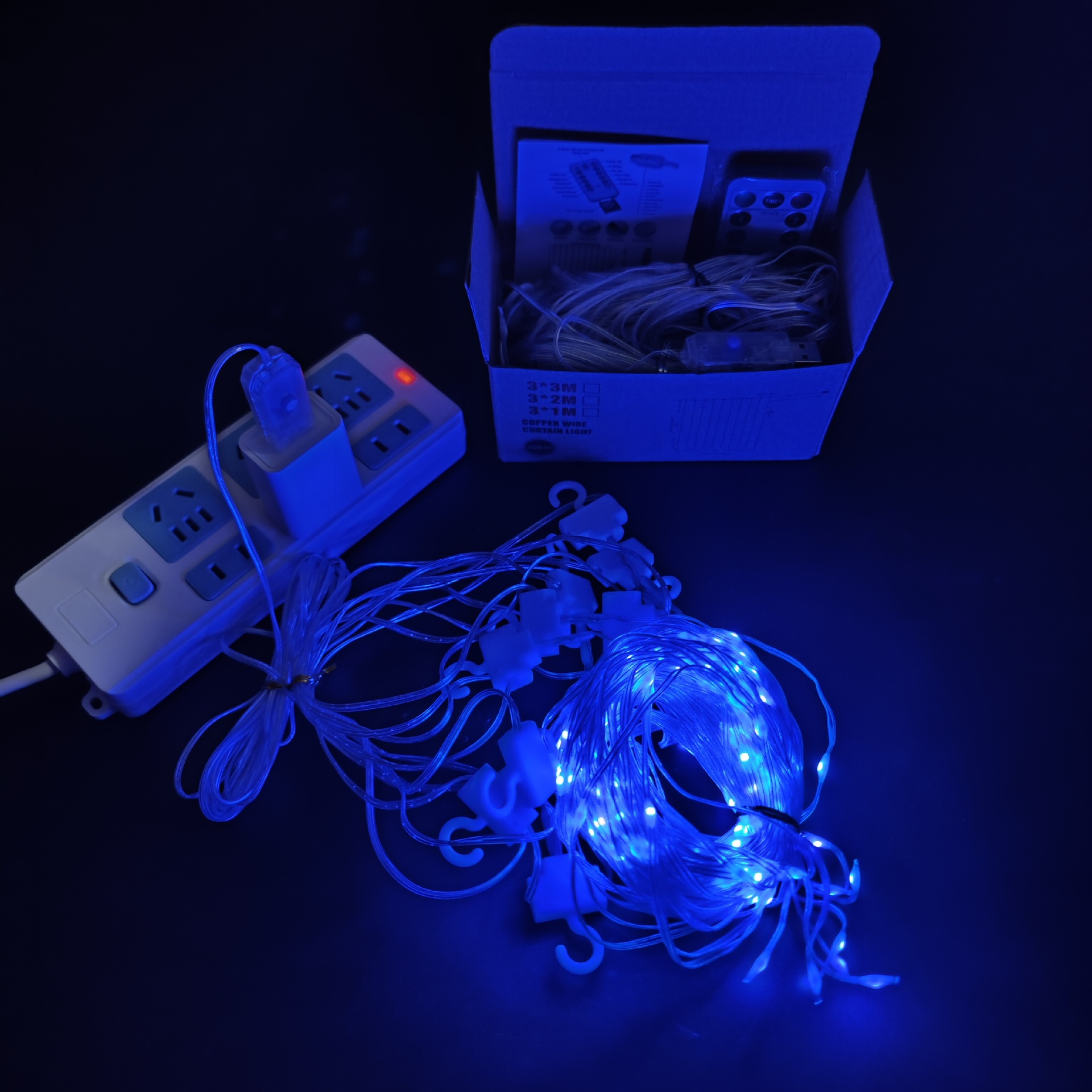 Guirnalda de luces LED de alambre de cobre de 3x3 metros con ganchos, control remoto y enchufe USB, para decoración de cortinas de dormitorio, disponible para envío transfronterizo.
