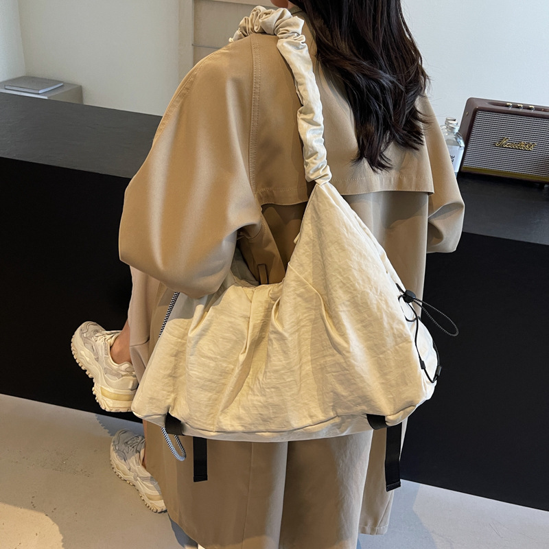 2025 新しいトレンディな大容量バッグ女性のファッション多用途ショルダーバッグ韓国風プリーツ通勤餃子バッグクロスボディバッグ|undefined