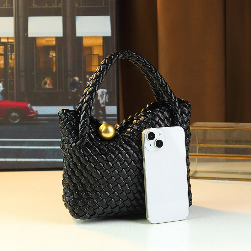 Elegante en verfijnde handgeweven crossbodytas voor dames, gemaakt van PU-leer in zwart-blauw, middelgroot, met ritssluiting en verstelbare schouderband._voghion.com