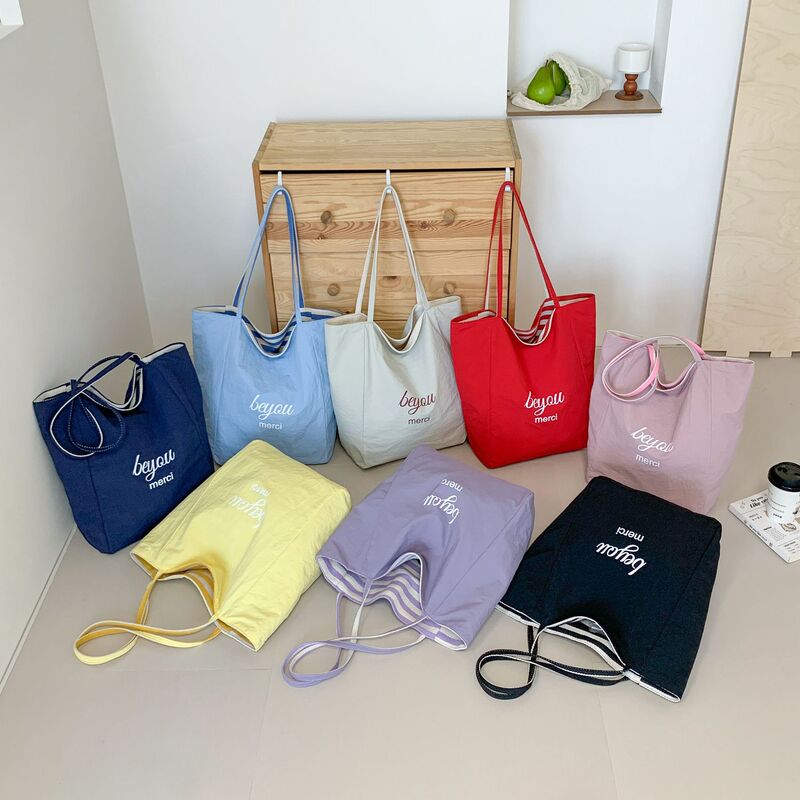 Korean-Style Fresh Plaid Shoulder Bag, Large-Capacity Commuter Bag, Niche Design, Versatile High-End Handbag for Women Korean-Style Fresh Plaid Shoulder Bag, Large-Capacity Commuter Bag, Niche Design, Versatile High-End Handbag for Women