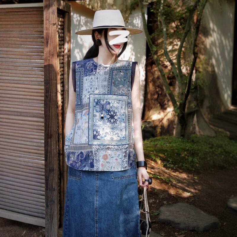 12 Momme Silk Crepe De Chine Top with Vintage Holiday-Style Blue and White Porcelain Sleeves, Lace, and Intricate Silk Craftsmanship Shirt for Summer 12 Momme Silk Crepe De Chine Top with Vintage Holiday-Style Blue and White Porcelain Sleeves, Lace, and Intricate Silk Craftsmanship Shirt for Summer