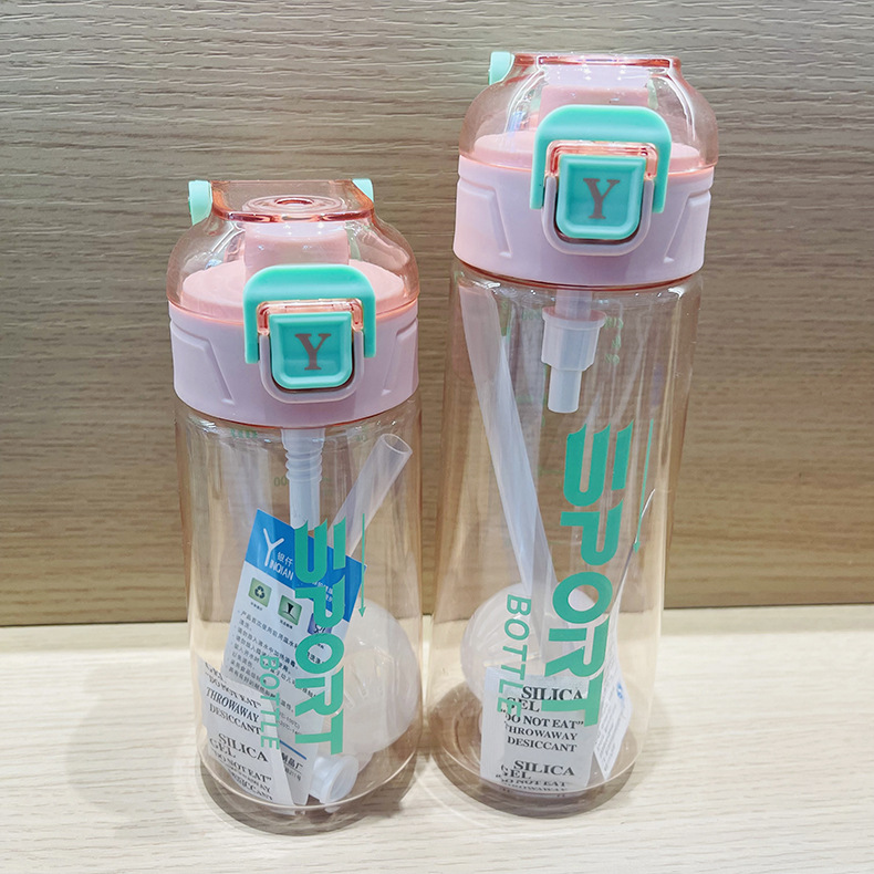 Taza de agua deportiva para niños de plástico de gran capacidad con taza de paja para niños portátiles para niñas estudiantes de primaria hervidor de agua a prueba de caídas