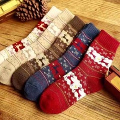 クリスマスのヘラジカの中筒の靴下の双旦節の贈り物の秋冬の厚い綿の靴下の日本のかわいい熊の女子学生の保温の靴下