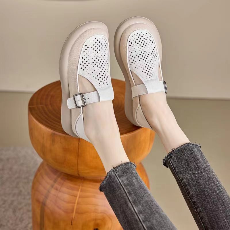 Fashionable comfortable lightweight universal sandals made of patent…