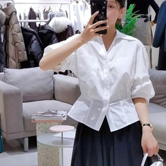 2025 スポットホワイトラペルコットンシャツ新しいウエスト痩身ミッドスリーブハイエンドシンプルなトップシャツ女性用