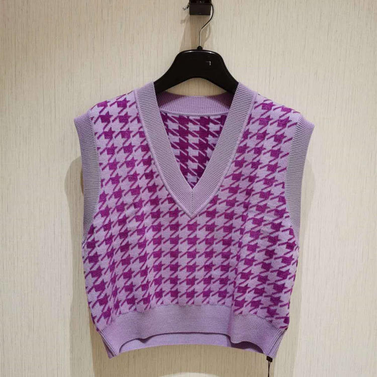Nuevo chaleco de punto de lana sin mangas con cuello en V, versátil, en blanco y negro con estampado de pata de gallo, para mujer, de la colección de ropa femenina de Brother para la primavera y el otoño de 2024.