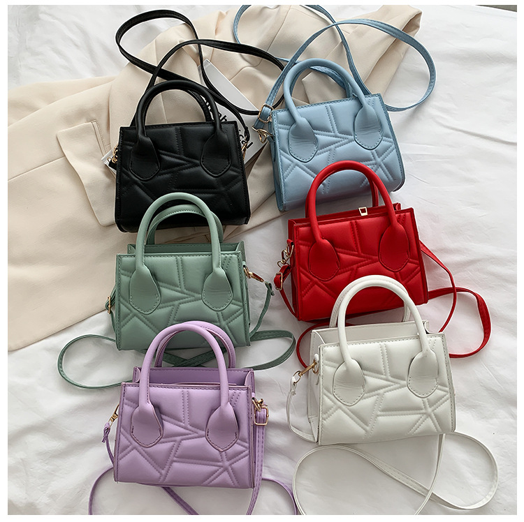 Autumn Texture Popular Embroidery Thread Decoration Bag 2022 New Trendy Fashionable Stylish Small Square Bag Trendy Shoulder Diamond Pattern Bag display picture 2