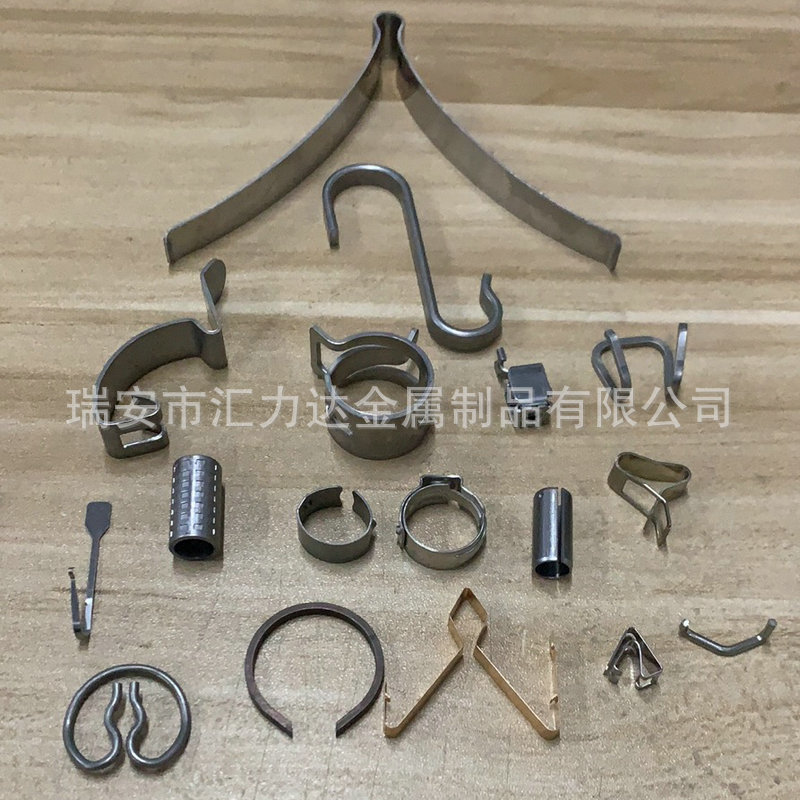 厂家供应大量 各类弹簧夹片 弹片 扣件 冲压件
