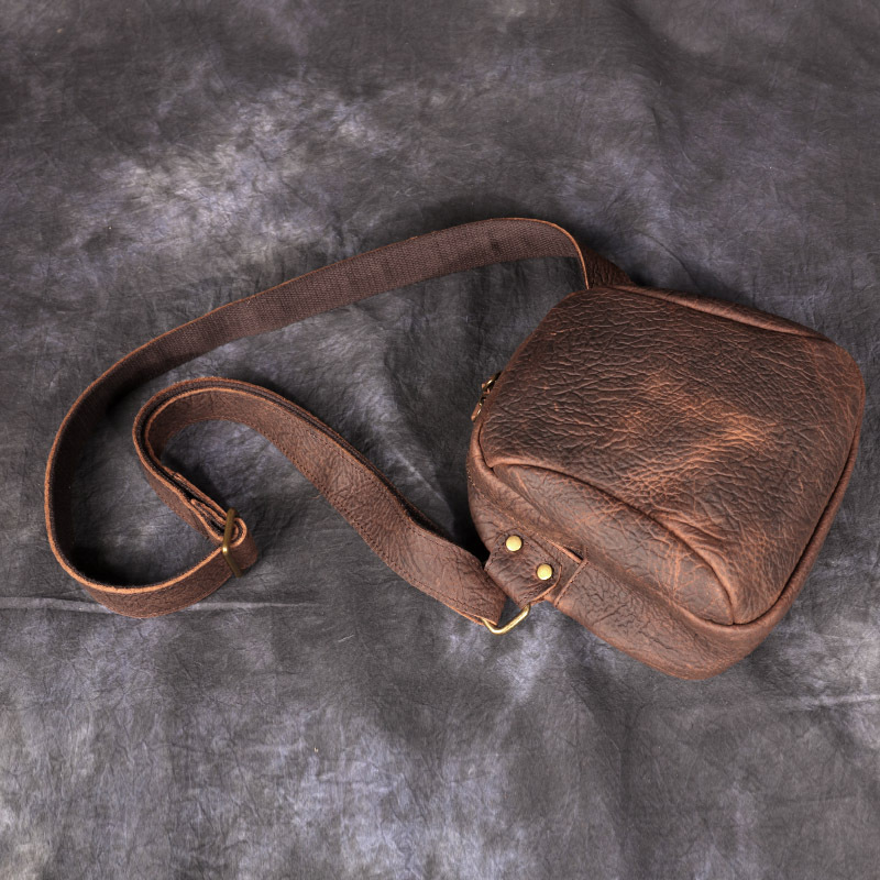 原创真皮男士通勤单肩斜挎包头层牛皮小包疯马皮男包牛仔复古百搭