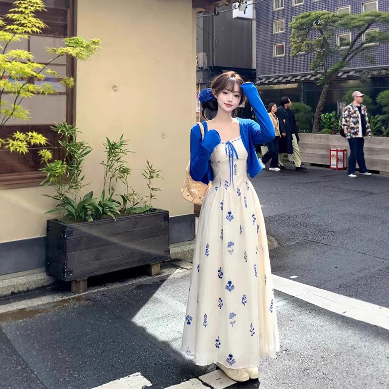 Summer Dopamine Sweet Style White Floral Suspender Long Dress with Contrasting Color Cardigan 2026 New Hot Style That Covers the Body and Makes You Look Slimmer