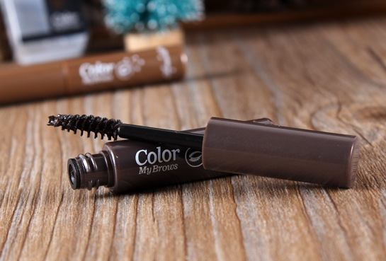 NOVO Emaili Natural Three-dimensional Eyebrow Dye is waterproof, long-lasting, does not fade or smudge, and has a natural dark brown color undefined