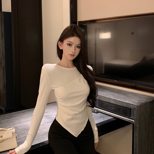 Want to have long sleeves to feel Hong Kong flavor and show slimming hot girl 2026 t-shirt, women's base shirt, design, slim, irregular style, pure spring and summer